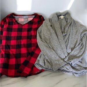 2 size small women’s tops.